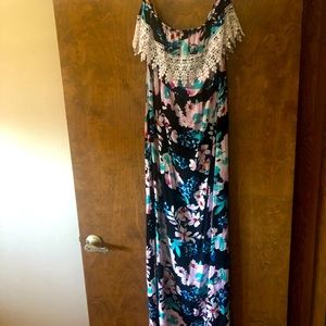 Beautiful strapless maxi dress! Great for beach wedding, cruise or nite out!!
